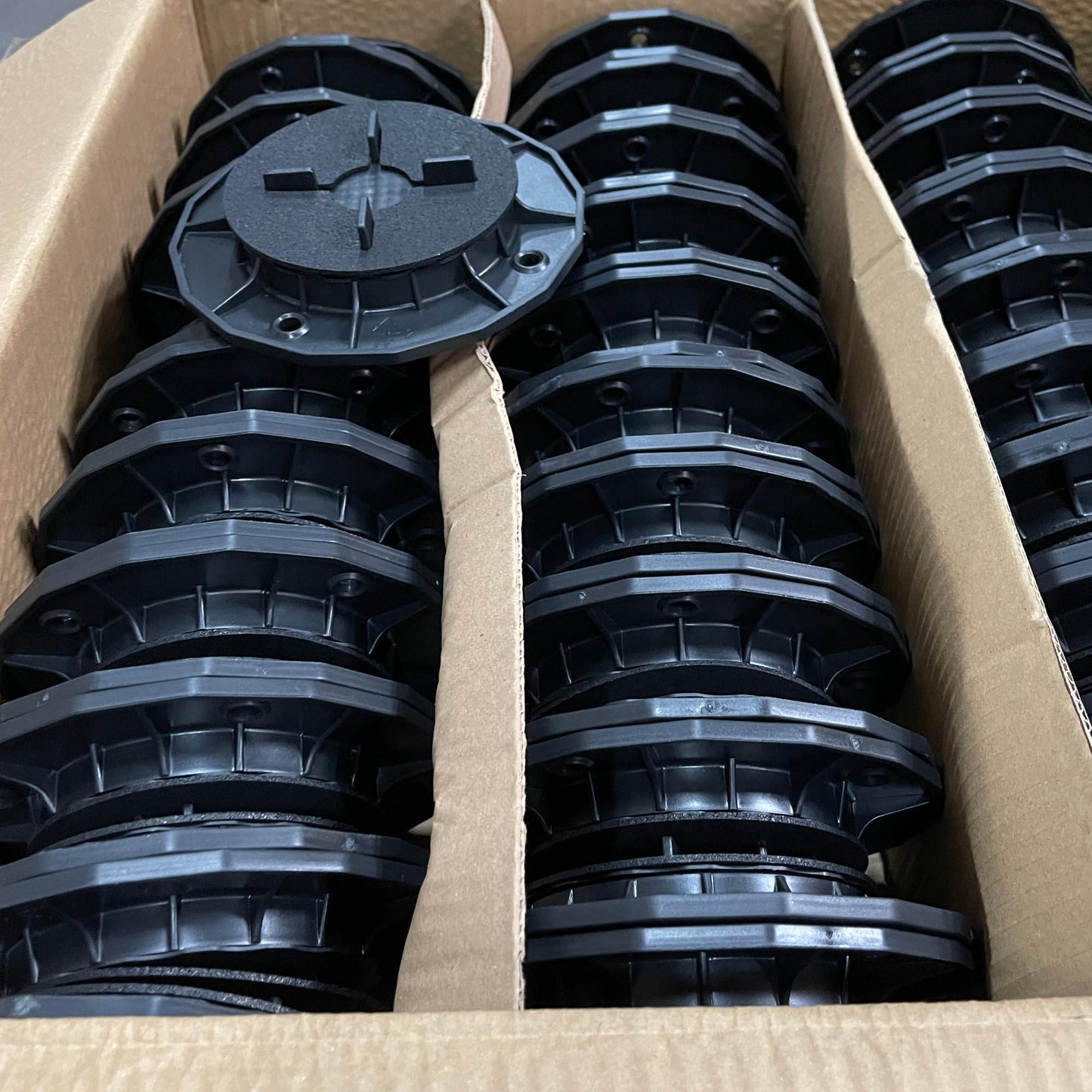 Justierbare Plattenlager Stelzlager für Terrassen-Platten - Höhenverstellbare Stellfüße für Keramik, Stein, Beton und Fliesen - 120 Stück, 18-33 mm